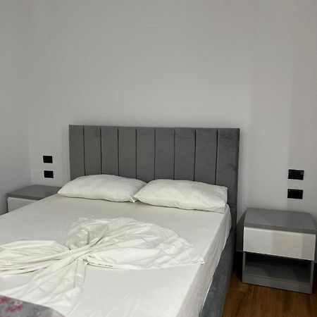 Hotel Vila Herta Дуррес Екстер'єр фото