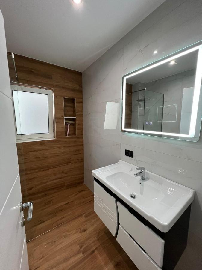 Hotel Vila Herta Дуррес Екстер'єр фото