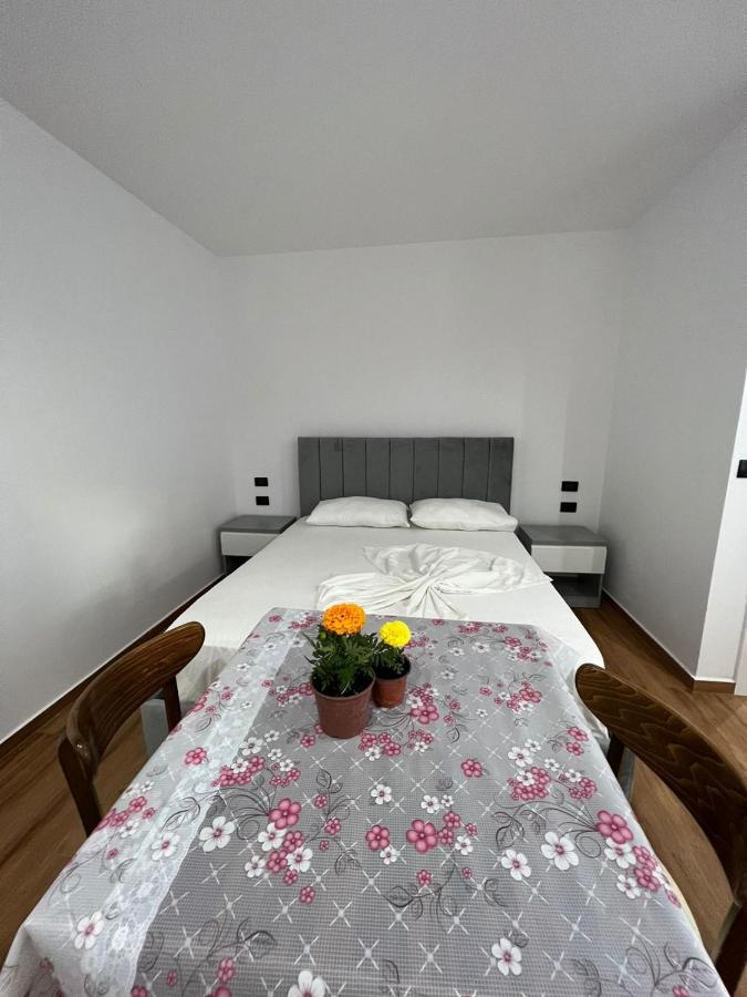 Hotel Vila Herta Дуррес Екстер'єр фото