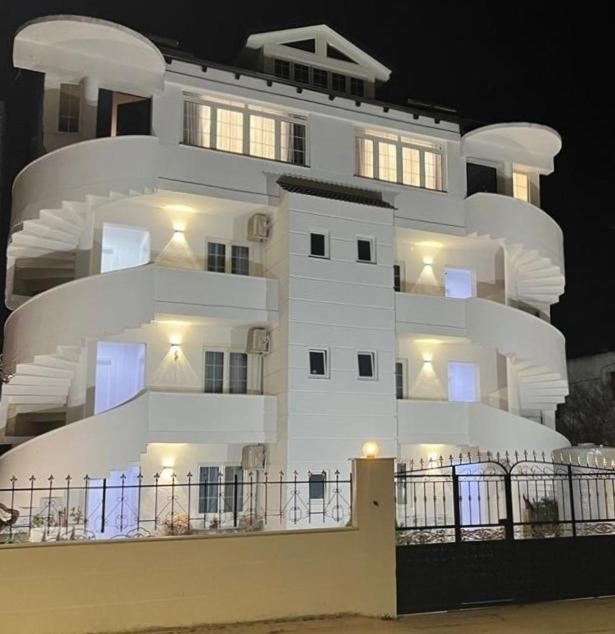 Hotel Vila Herta Дуррес Екстер'єр фото